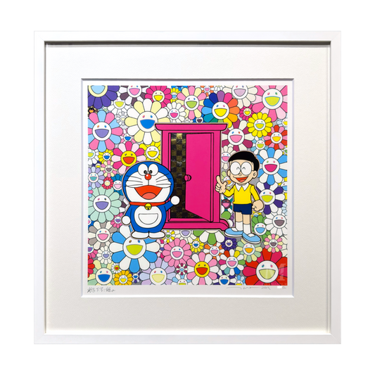 お花畑の中の「どこでもドア」